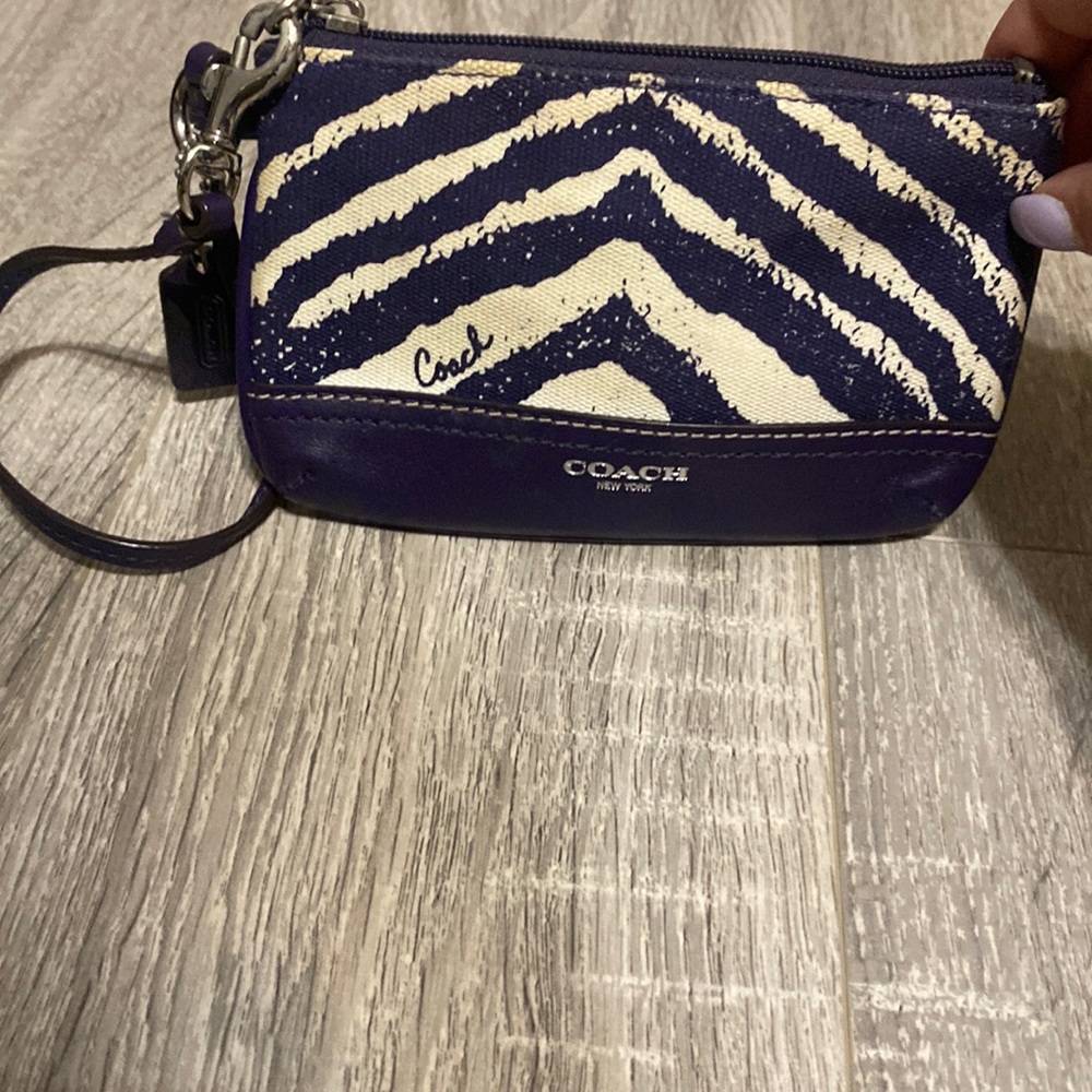 Coach wristlet. Great condition !
